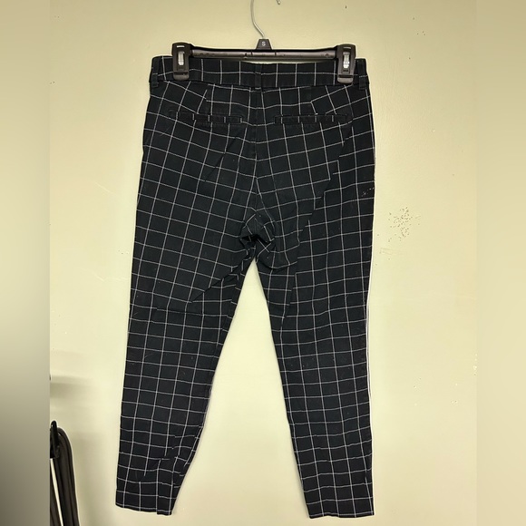 Old Navy Pixie Pant - Picture 5 of 5